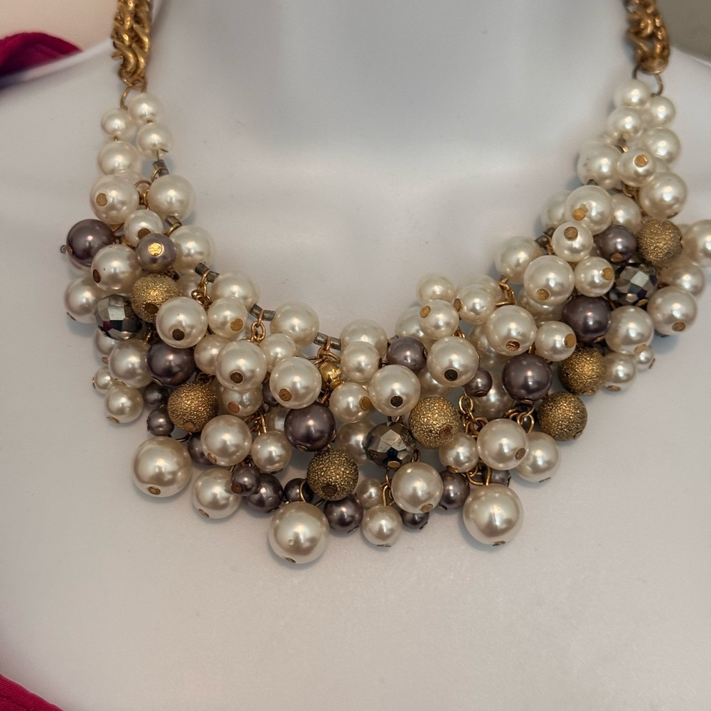 Elegant Pearl Cluster Necklace